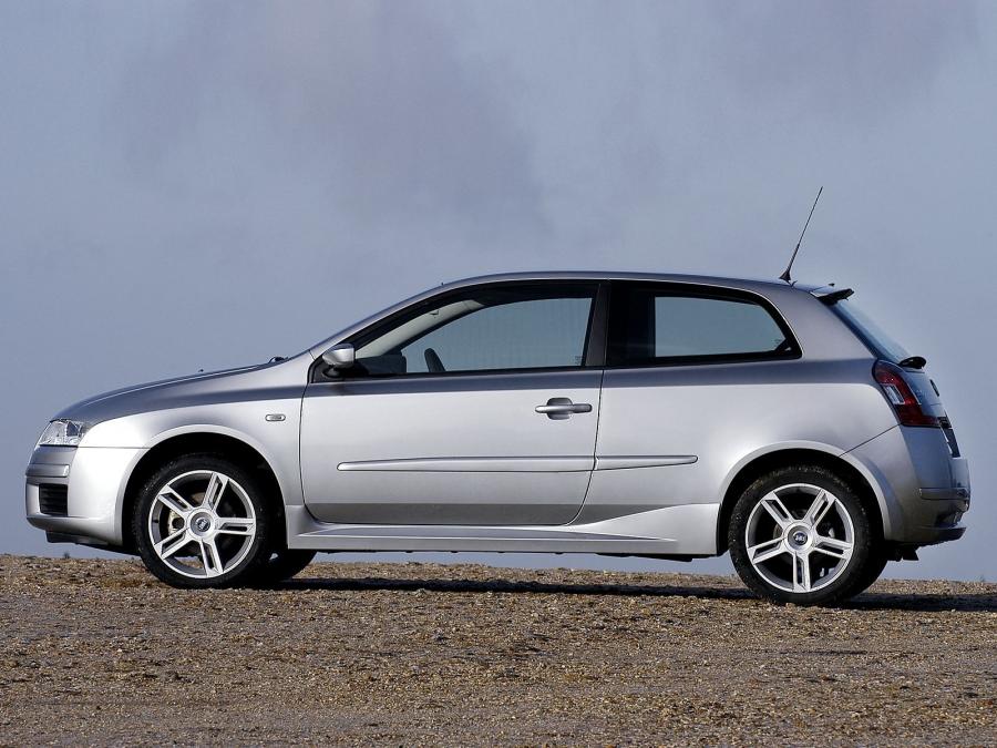  Fiat Stilo Abarth 3-Door 2001 года  (UK) (фото 10 из 12)